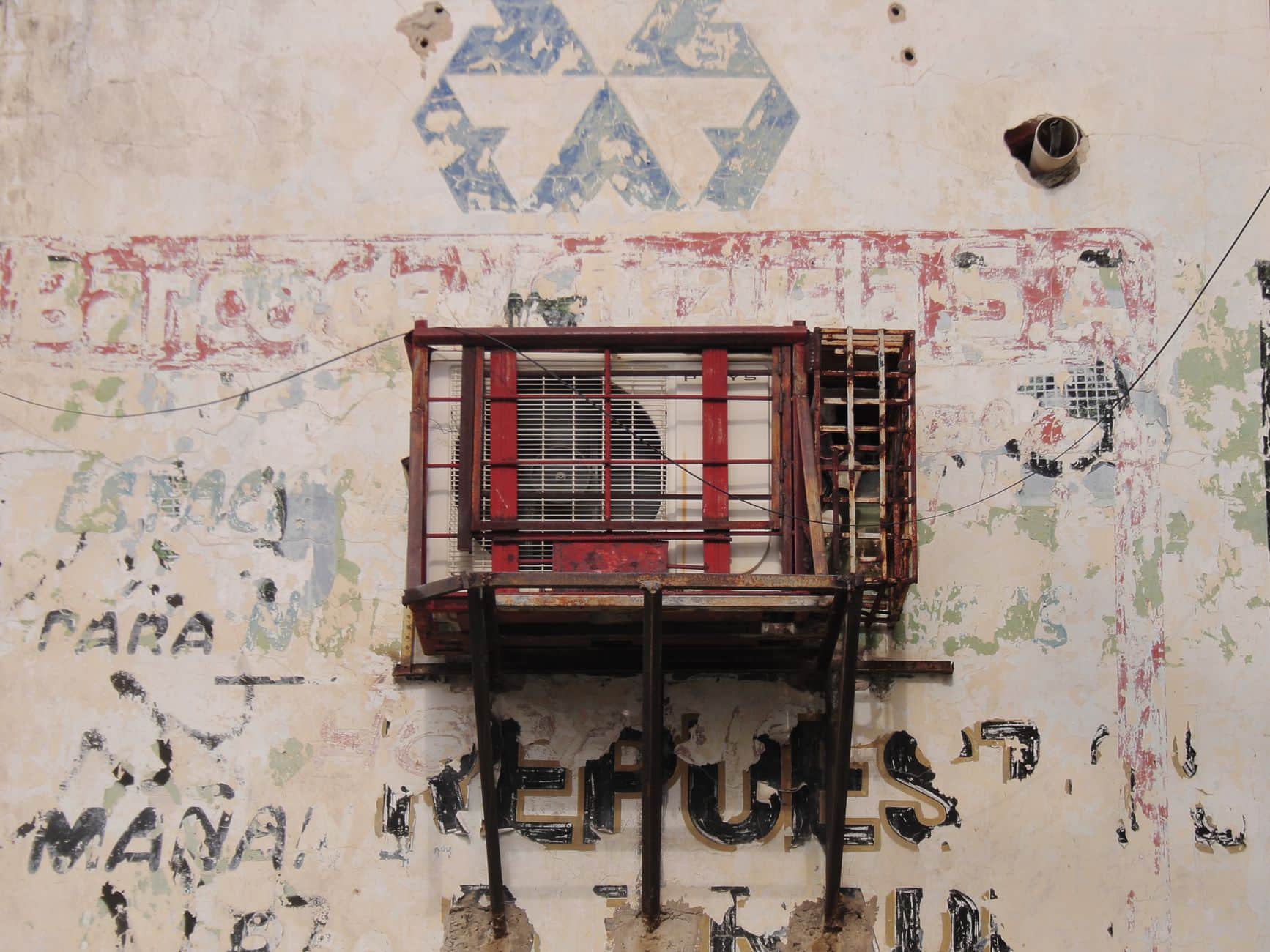 Rusted AC Wall Brackets on Koh Samui: The Falling Unit Risk Nobody Checks